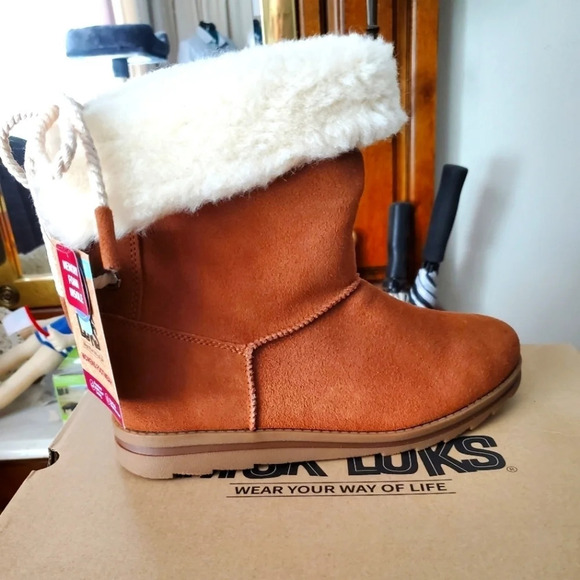 Muk Luks Shoes - 0871. NWTs ~ Original Leather Muk Luks ~ in Cognac~ w/Wool Blend Turn Down Cuff